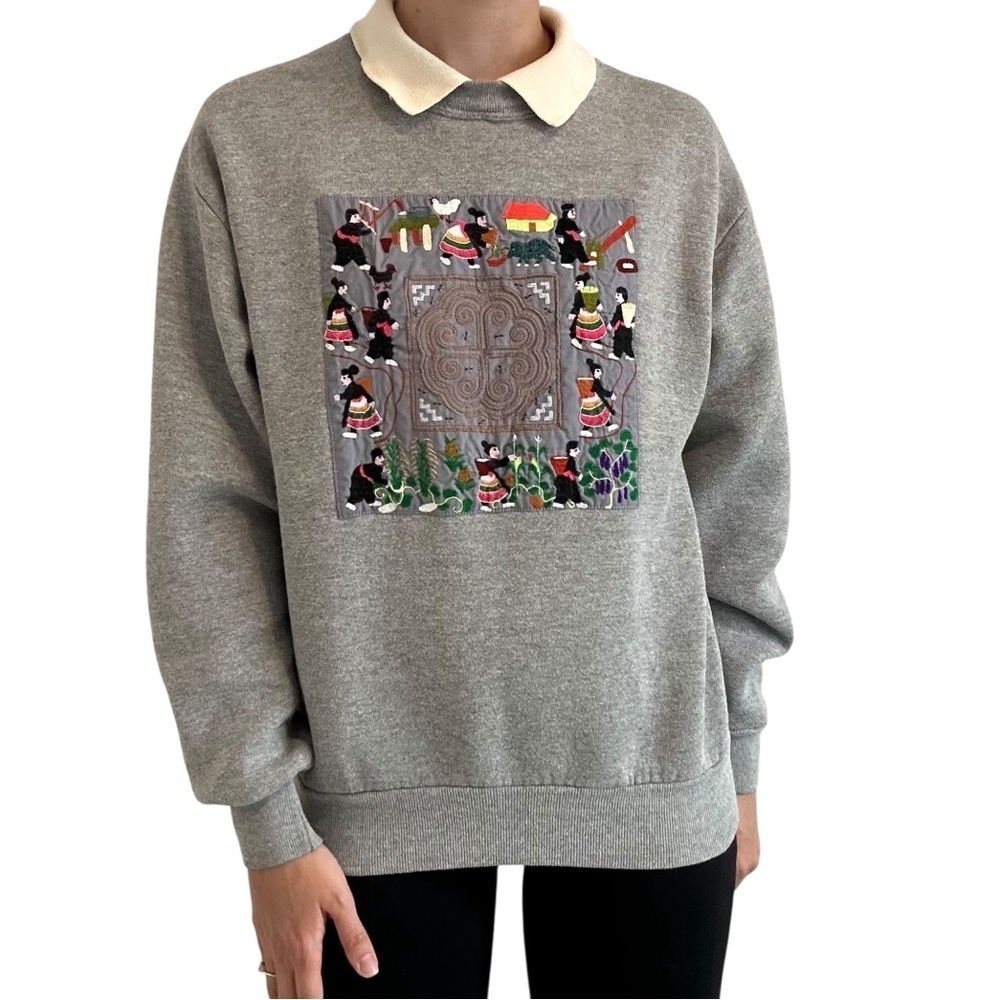 Vintage 1980s Embroidered Sweatshirt Collared Asian Farm Colorful Size Medium